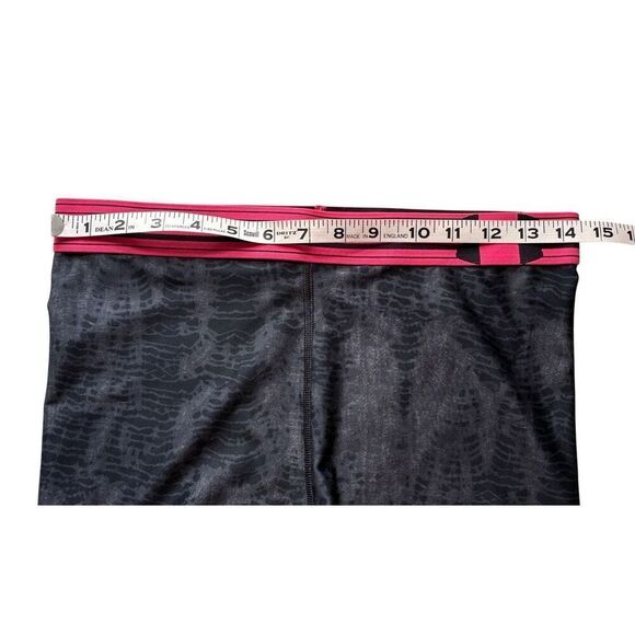 Under Armour gray/hot pink compression shorts - M - 🙂3/$15 - Picture 4 of 7